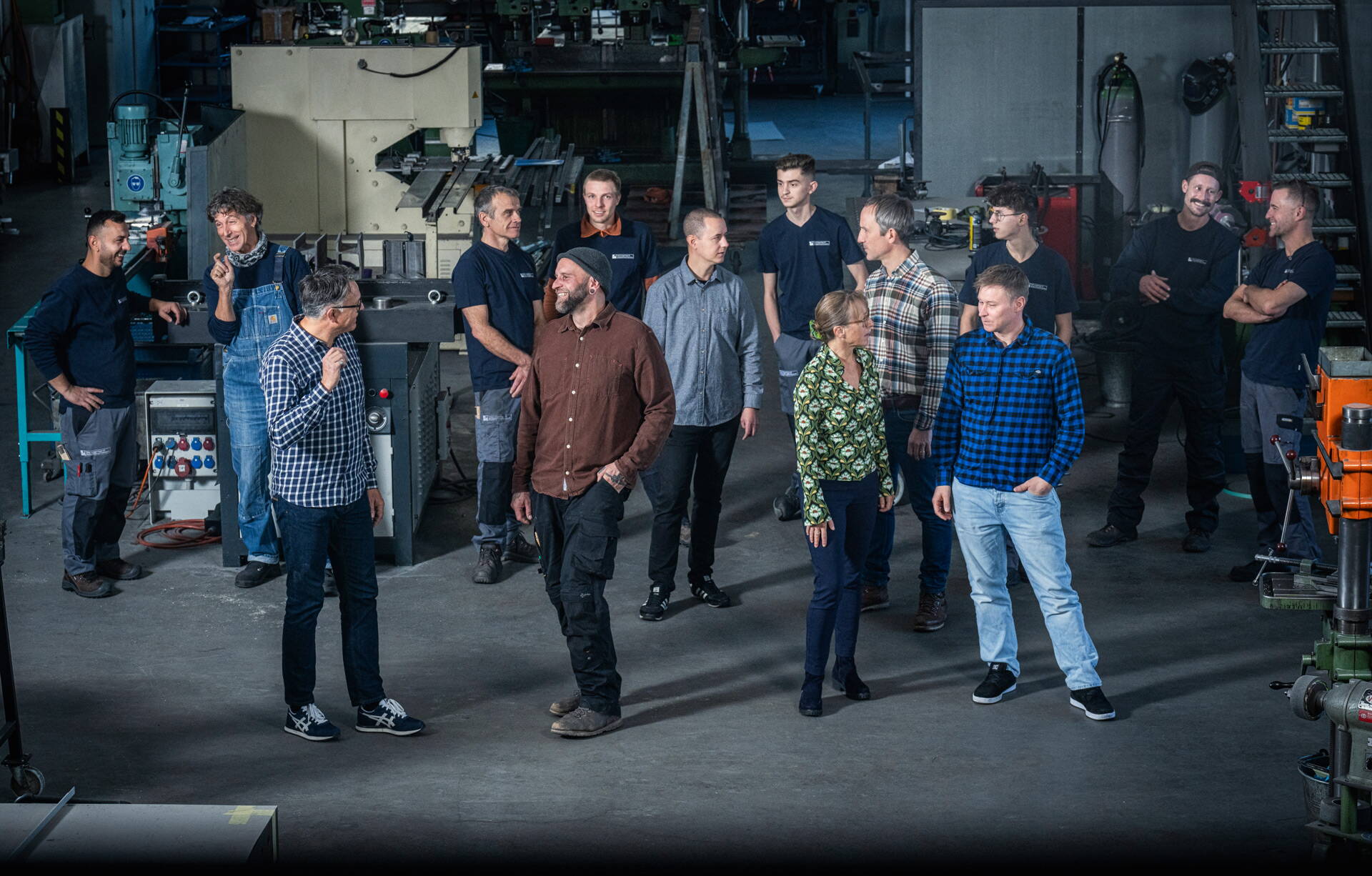 Teamfoto der Mitarbeitenden der Firma Tobias Lenggenhager AG.